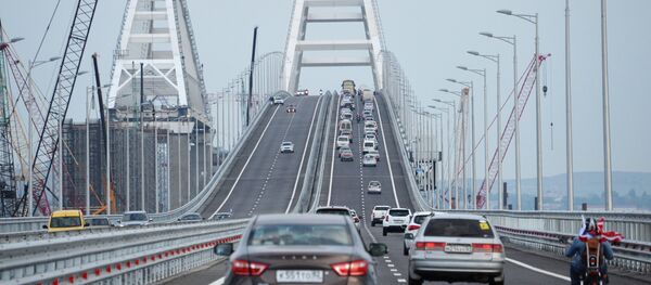 Начало автомобильного движения по Крымского мосту - Sputnik Латвия