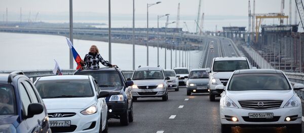 Начало автомобильного движения по Крымскому мосту - Sputnik Латвия