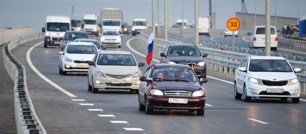 Начало автомобильного движения по Крымскому мосту - Sputnik Латвия