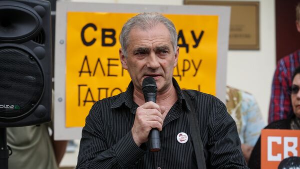 Олег Сысолятин на митинге в поддержку Гапоненко и Линдермана - Sputnik Латвия