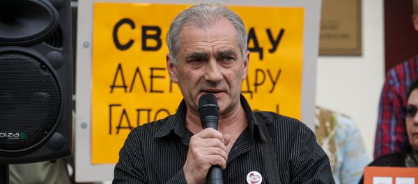 Олег Сысолятин на митинге в поддержку Гапоненко и Линдермана - Sputnik Латвия