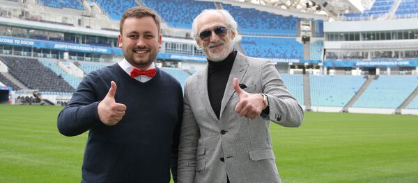 Наивные Путешественники с Ахриком Цвейбой – легендарным советским, российским и украинским футболистом. - Sputnik Латвия