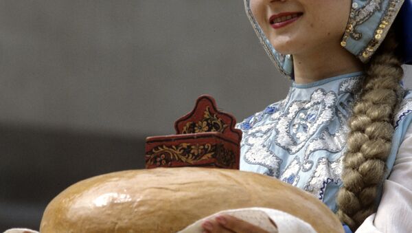 Традиционные русские хлеб-соль  - Sputnik Латвия
