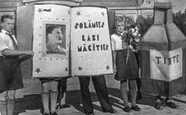 22 сентября 1940 года. Юные латвийские пионеры обещают Сталину хорошо учиться - Sputnik Латвия