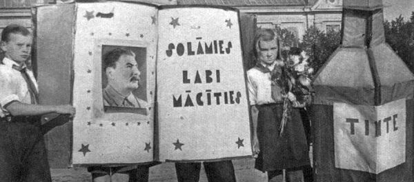 22 сентября 1940 года. Юные латвийские пионеры обещают Сталину хорошо учиться 22 сентября 1940 года. Юные латвийские пионеры обещают Сталину хорошо учиться - Sputnik Latvija