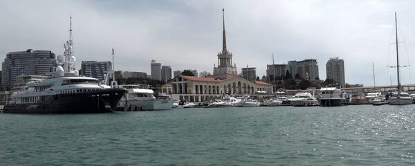 Сочи: вид с яхты на Морской вокзал Сочи: вид с яхты на Морской вокзал - Sputnik Латвия