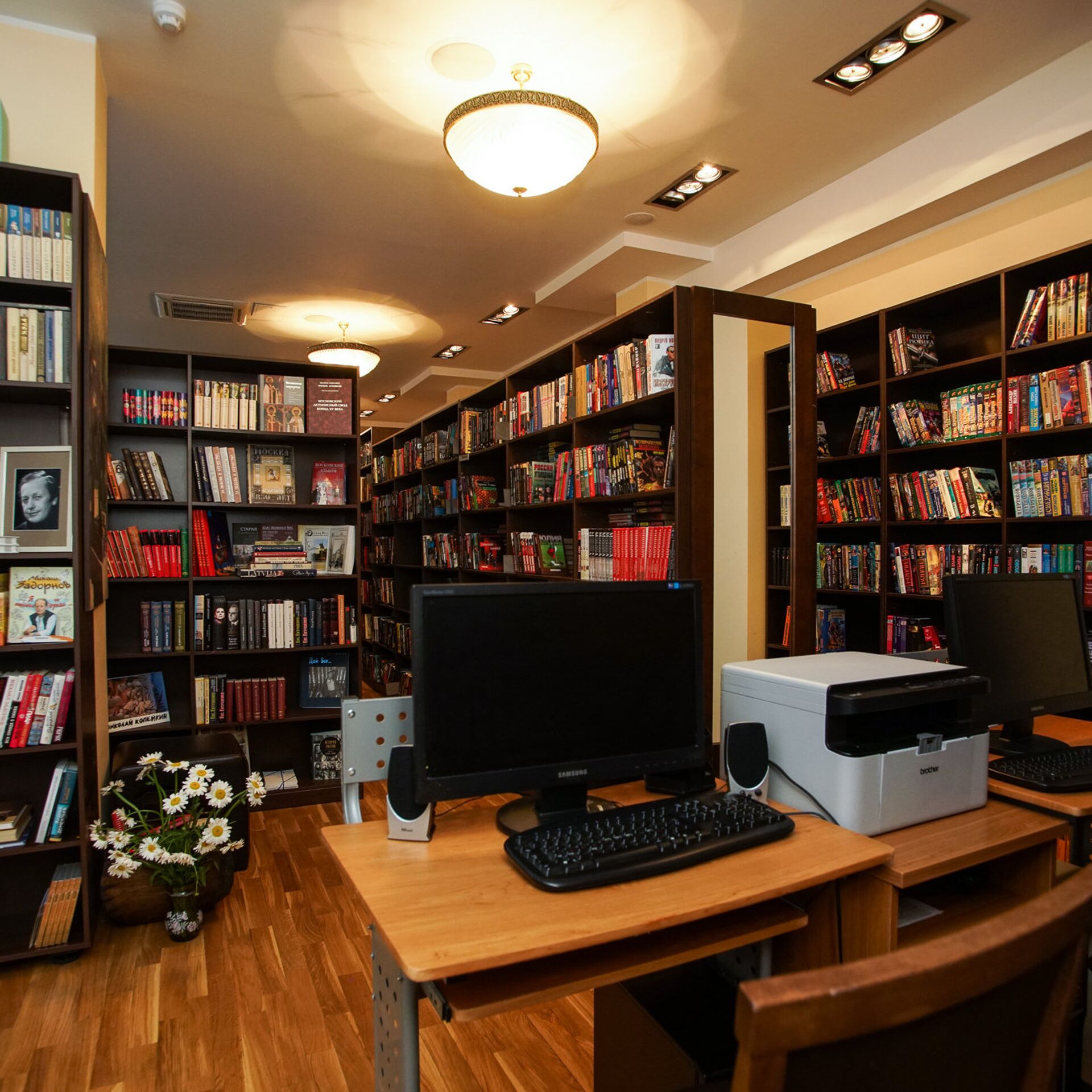 Библиотека открывалась в восемь. Библиотека Задорнова в Риге. Библиотека Николая Задорнова. Рижская библиотека.