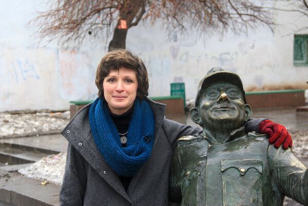 Скульптор Кристина Цибер и самарский Швейк - Sputnik Латвия