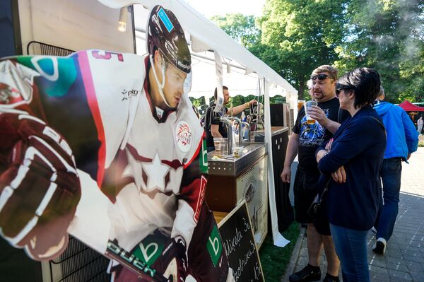 Пиво от знаменитого латвийского хоккеиста Микелиса Редлихса - Sputnik Латвия