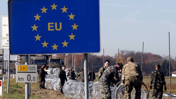 Возведение барьеров на границе в Европе - Sputnik Латвия