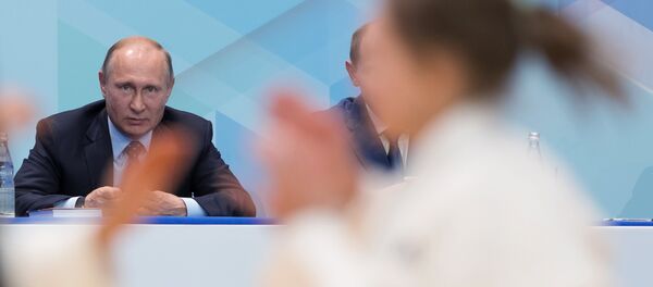 Президент РФ В. Путин посетил турнир по дзюдо памяти А. Рахлина в Санкт-Петербурге - Sputnik Латвия