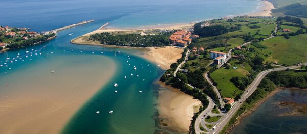 Вид на бухту в Сан-Висенте-де-ла-Баркера, Испания - Sputnik Латвия