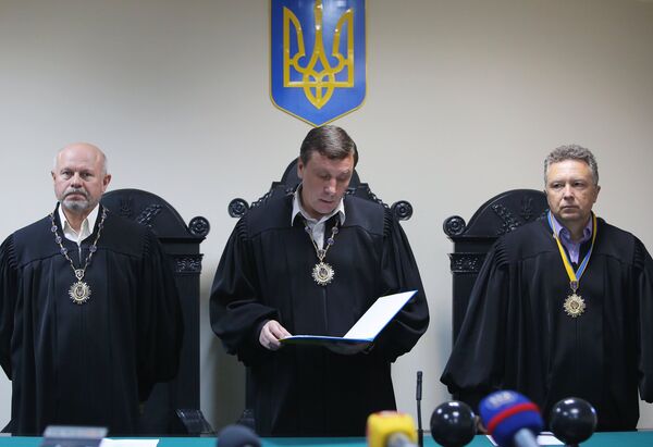 Коллегия судей в зале суда Херсонской области во время рассмотрения апелляции на арест руководителя портала РИА Новости Украина Кирилла Вышинского Коллегия судей в зале суда Херсонской области во время рассмотрения апелляции на арест руководителя портала РИА Новости Украина Кирилла Вышинского - Sputnik Латвия