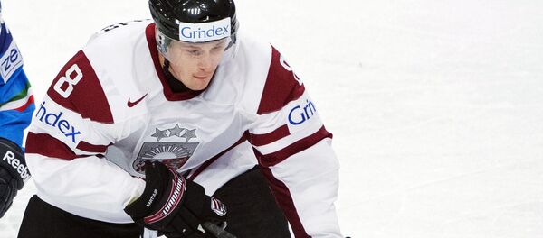 Хоккеист Оскарс Бартулис - Sputnik Latvija