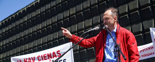Мирослав Митрофанов. Акция в защиту русских школ в Риге. 2 июня 2018 г. - Sputnik Латвия