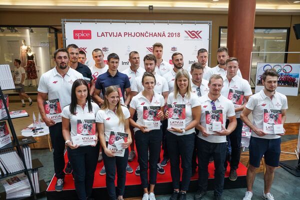Латвийские олимпийцы на презентации книги  Латвия в Пхенчхане - Sputnik Латвия