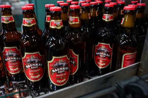 Производство пива на предприятии Bauskas alus - Sputnik Латвия