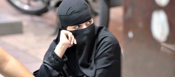 Девушка в парандже - Sputnik Латвия