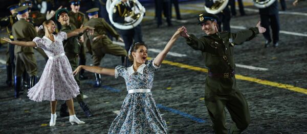 Торжественное открытие международного военно-музыкального фестиваля Спасская башня Торжественное открытие международного военно-музыкального фестиваля Спасская башня - Sputnik Latvija