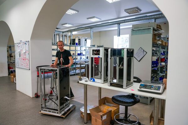 Компания располагает полным циклом от разработки и производства до послепродажной поддержке и обслуживания своей продукции Компания располагает полным циклом от разработки и производства до послепродажной поддержке и обслуживания своей продукции - Sputnik Латвия