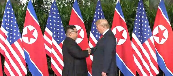 ASV un KTDR līderi satikās Singapūrā ASV un KTDR līderi satikās Singapūrā - Sputnik Latvija