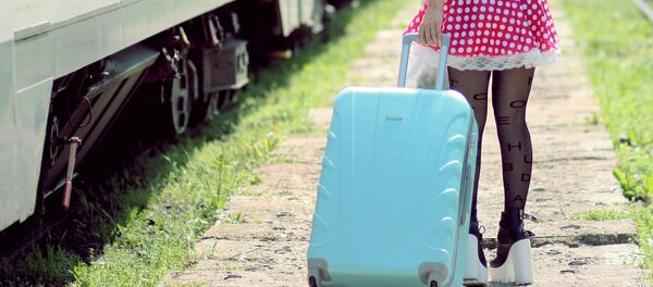 Девушка с чемоданом - Sputnik Латвия