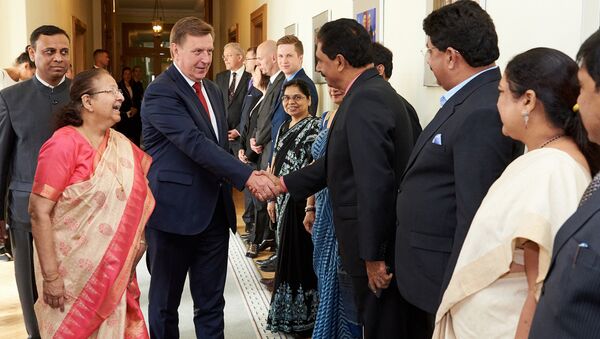 Latvijas premjerministrs Māris Kučinskis tiekas ar delegāciju no Indijas, ko vada parlamenta apakšpalātas spīkeris Sumitra Mahadžāns - Sputnik Latvija