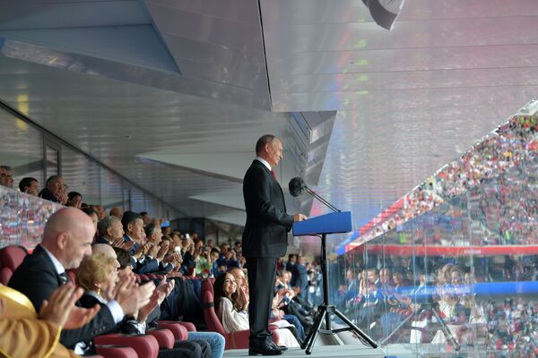 Президент РФ Владимир Путин выступает на торжественной церемонии открытия чемпионата мира по футболу - 2018 перед стартовым матчем турнира между сборными России и Саудовской Аравии - Sputnik Латвия