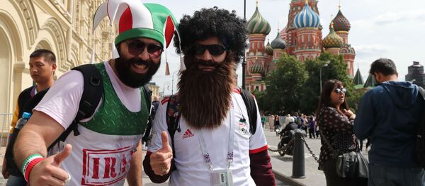 Болельщики чемпионата мира по футболу 2018 на Красной площади в Москве Болельщики чемпионата мира по футболу 2018 на Красной площади в Москве - Sputnik Latvija