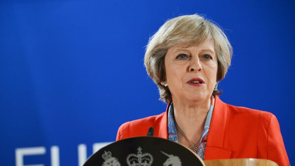 Премьер-министр Великобритании Тереза Мэй выступает на саммите Европейского Союза в Брюсселе - Sputnik Latvija