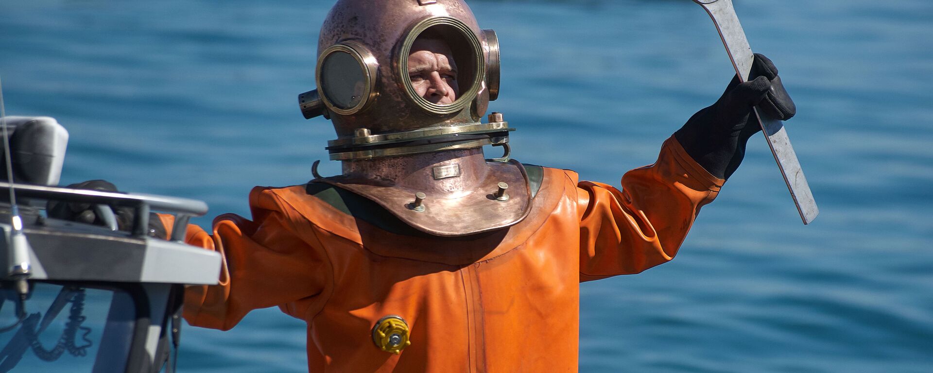 Открытие международного конкурса по водолазному многоборью Глубина - 2017 в Севастополе Открытие международного конкурса по водолазному многоборью Глубина - 2017 в Севастополе - Sputnik Латвия, 1920, 18.09.2019