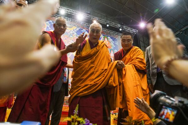 Далай-лама госпитализирован с инфекцией - Sputnik Латвия