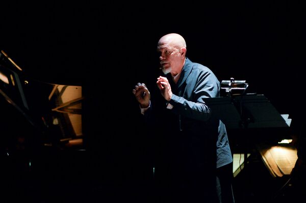 Джон Малкович читает фрагмент романа О героях и могилах аргентинского писателя Эрнесто Сабато Джон Малкович читает фрагмент романа О героях и могилах аргентинского писателя Эрнесто Сабато - Sputnik Латвия