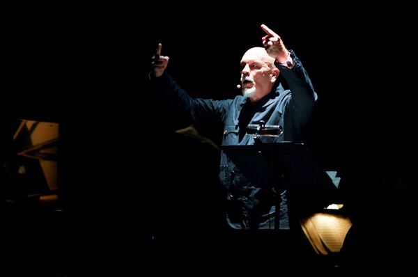 Джон Малкович читает фрагмент романа О героях и могилах аргентинского писателя Эрнесто Сабато Джон Малкович читает фрагмент романа О героях и могилах аргентинского писателя Эрнесто Сабато - Sputnik Латвия