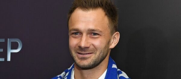 Футболист Дмитрий Сычев на премьере фильма режиссера Данилы Козловского Тренер в Москве. Футболист Дмитрий Сычев на премьере фильма режиссера Данилы Козловского Тренер в Москве. - Sputnik Латвия