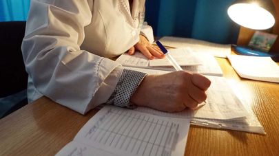 Медик в кабинете