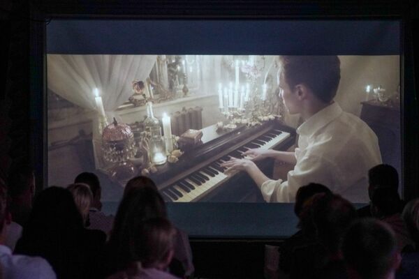 Кадр из клипа На Луне - Sputnik Латвия