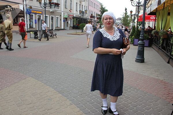 Россиянка Татьяна выступает в роли офицерской жены   - Sputnik Латвия