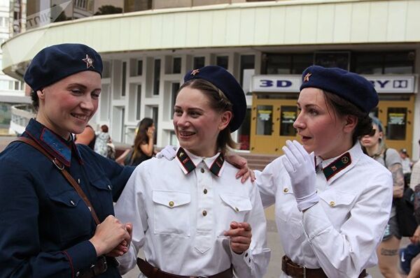 Девушки в милицейской форме 1941 года  - Sputnik Латвия