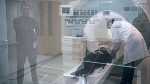 Исследование на магнитно-резонансном томографе - Sputnik Латвия