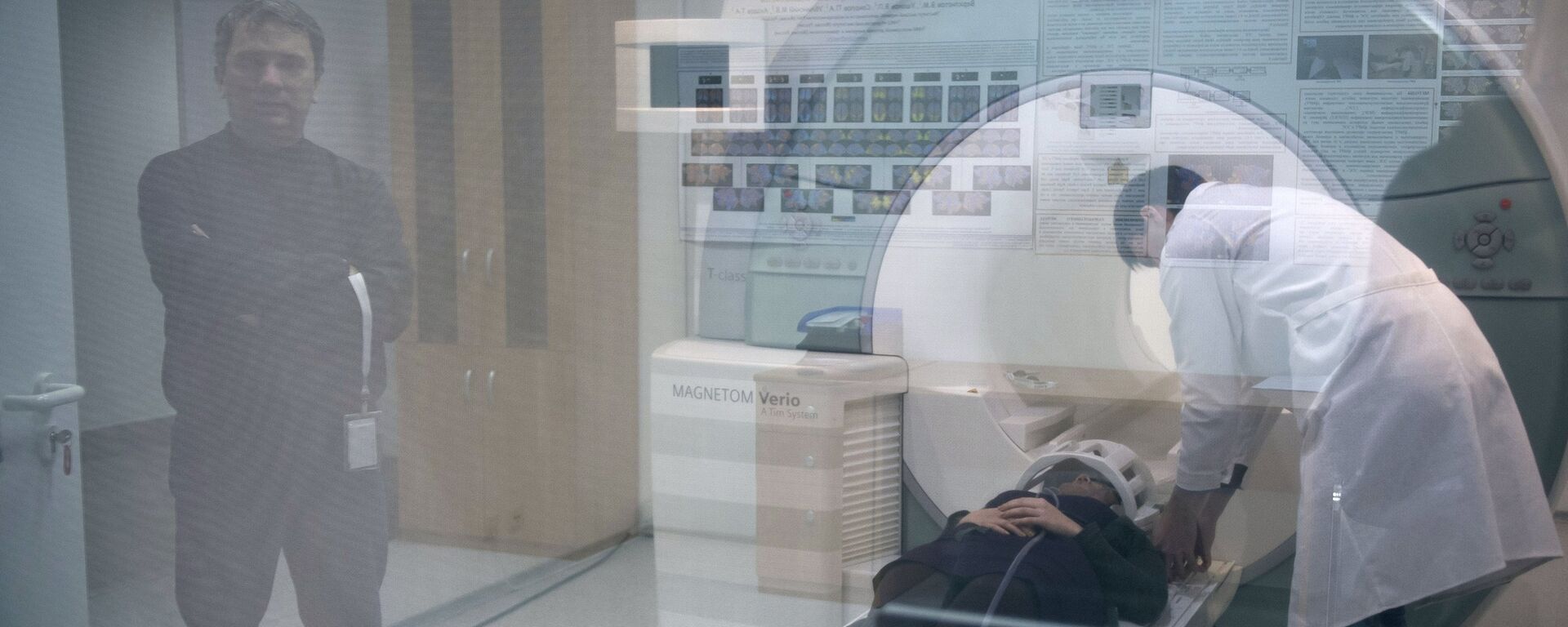 Исследование на магнитно-резонансном томографе - Sputnik Латвия, 1920, 06.04.2026