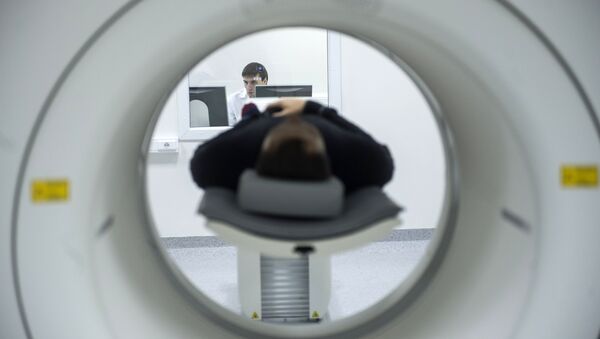 Исследование на магнитно-резонансном томографе, архивное фото - Sputnik Латвия