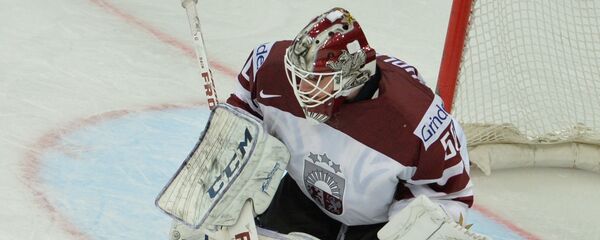 Вратарь сборной Латвии Кристерс Гудлевскис - Sputnik Латвия