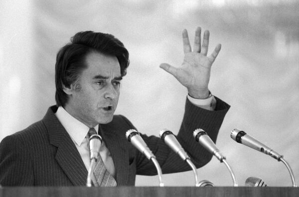 Поэт Андрей Дементьев, 1983 Поэт Андрей Дементьев, 1983 - Sputnik Латвия