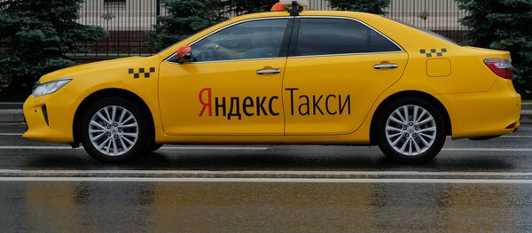 Автомобиль службы Яндекс.Такси Автомобиль службы Яндекс.Такси - Sputnik Latvija