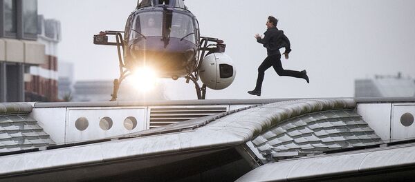 Том Круз в Лондоне во время съемок фильма Миссия невыполнима - Sputnik Латвия