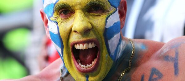 Болельщик сборной Уругвая во время матча группового этапа чемпионата мира по футболу между сборными Уругвая и России Болельщик сборной Уругвая во время матча группового этапа чемпионата мира по футболу между сборными Уругвая и России - Sputnik Латвия