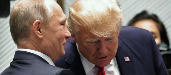 Президент РФ Владимир Путин и президент США Дональд Трамп - Sputnik Latvija