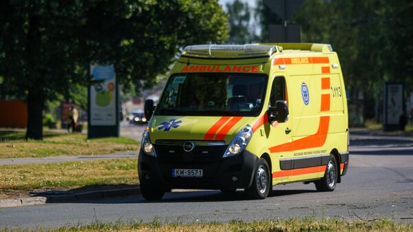 Neatliekamās medicīniskās palīdzības dienesta automašīna Rīgā - Sputnik Latvija