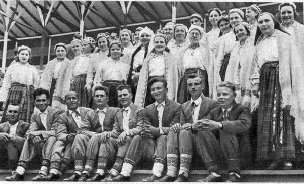 15 июня 1940 года в Даугавпилсе открылся первый Латгальский праздник песни. На нем выступало около 11 тысяч певцов и танцоров 15 июня 1940 года в Даугавпилсе открылся первый Латгальский праздник песни. На нем выступало около 11 тысяч певцов и танцоров - Sputnik Латвия